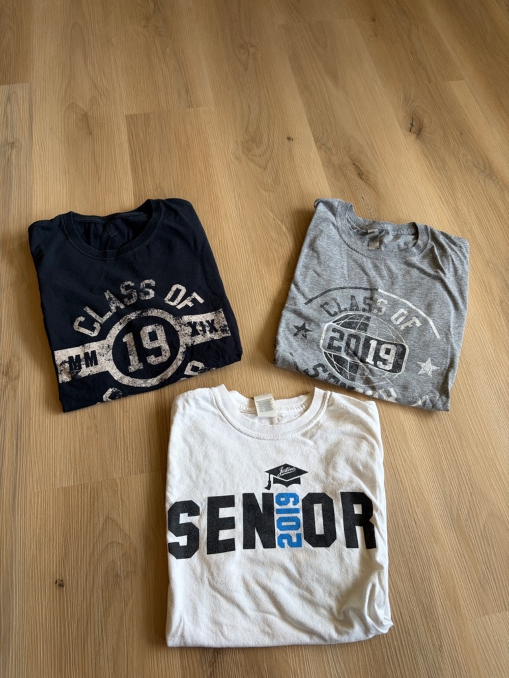 Jostens - Unisex 'Senior 2019' Graphic Tee - White, Gray, Navy Lot - Size M